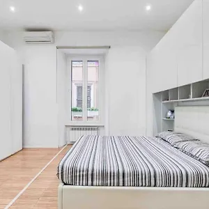 https://lussuoso-appartamento-accanto-al-colosseo.it-romehotels.com